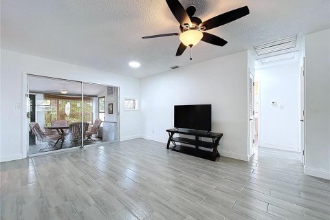 House in Tampa, Florida 3 bedrooms, 107.86 sq.m. № 1666967 - photo 16