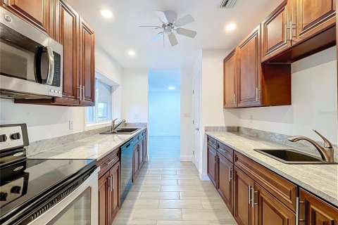 House in Tampa, Florida 3 bedrooms, 107.86 sq.m. № 1666967 - photo 21