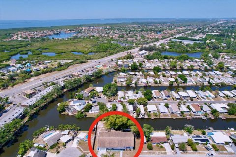 House in Tampa, Florida 3 bedrooms, 107.86 sq.m. № 1666967 - photo 3