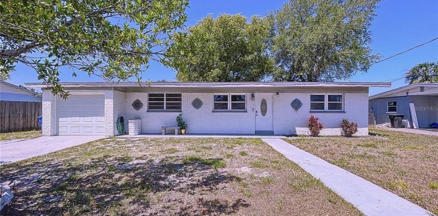 House in Tampa, Florida 3 bedrooms, 107.86 sq.m. № 1666967