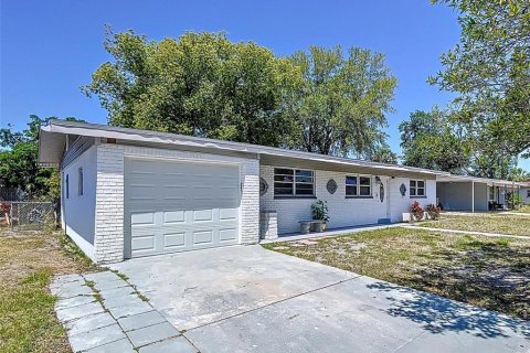 House in Tampa, Florida 3 bedrooms, 107.86 sq.m. № 1666967 - photo 8