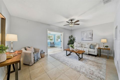 Villa ou maison à vendre à Saint Petersburg, Floride: 3 chambres, 144.28 m2 № 2398775 - photo 6