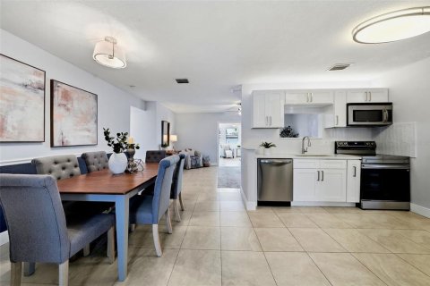 Villa ou maison à vendre à Saint Petersburg, Floride: 3 chambres, 144.28 m2 № 2398775 - photo 9
