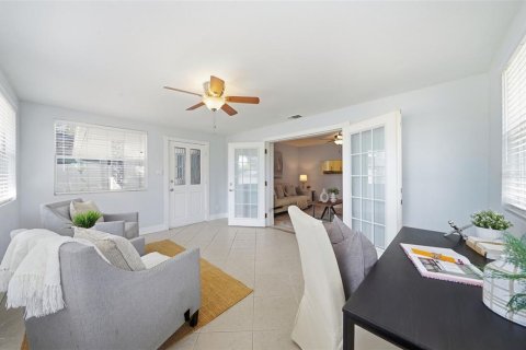 Villa ou maison à vendre à Saint Petersburg, Floride: 3 chambres, 144.28 m2 № 2398775 - photo 12