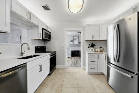 Villa ou maison à vendre à Saint Petersburg, Floride: 3 chambres, 144.28 m2 № 2398775 - photo 13