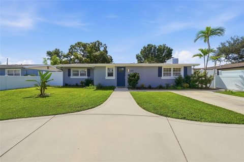 Villa ou maison à Saint Petersburg, Floride 3 chambres, 144.28 m2 № 2398775
