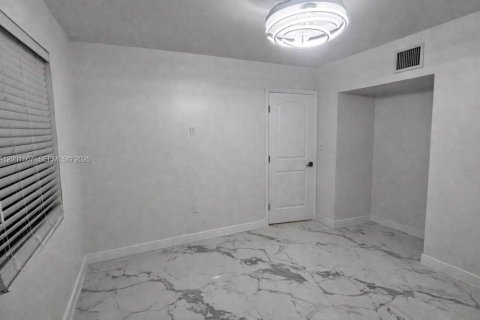 Propiedad comercial en venta en Hollywood, Florida, 155.24 m2 № 2065724 - foto 10