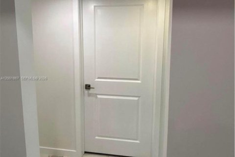 Propiedad comercial en venta en Hollywood, Florida, 155.24 m2 № 2065724 - foto 4