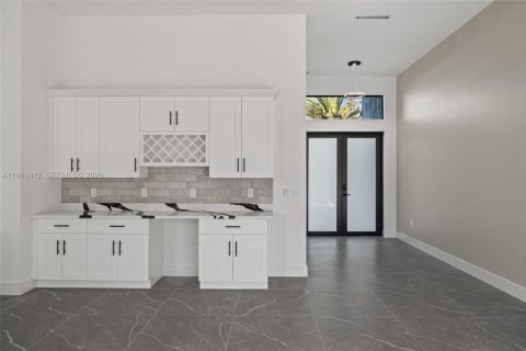 Купить виллу или дом в Кейп-Корал, Флорида 4 спальни, 215.72м2, № 2030637 - фото 16