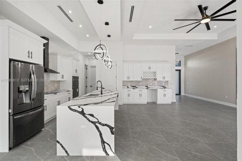 Купить виллу или дом в Кейп-Корал, Флорида 4 спальни, 215.72м2, № 2030637 - фото 15