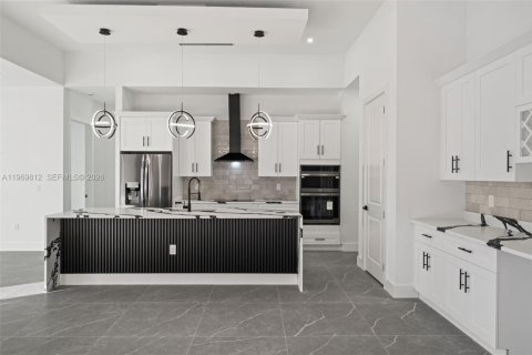 Купить виллу или дом в Кейп-Корал, Флорида 4 спальни, 215.72м2, № 2030637 - фото 17