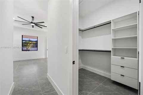 Купить виллу или дом в Кейп-Корал, Флорида 4 спальни, 215.72м2, № 2030637 - фото 21