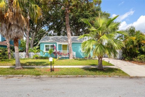 House in Gulfport, Florida 3 bedrooms, 143.07 sq.m. № 1771513 - photo 3