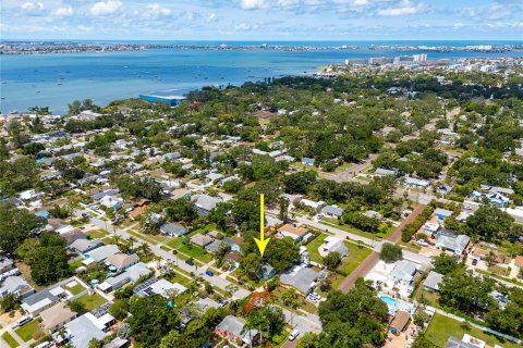 House in Gulfport, Florida 3 bedrooms, 143.07 sq.m. № 1771513 - photo 5