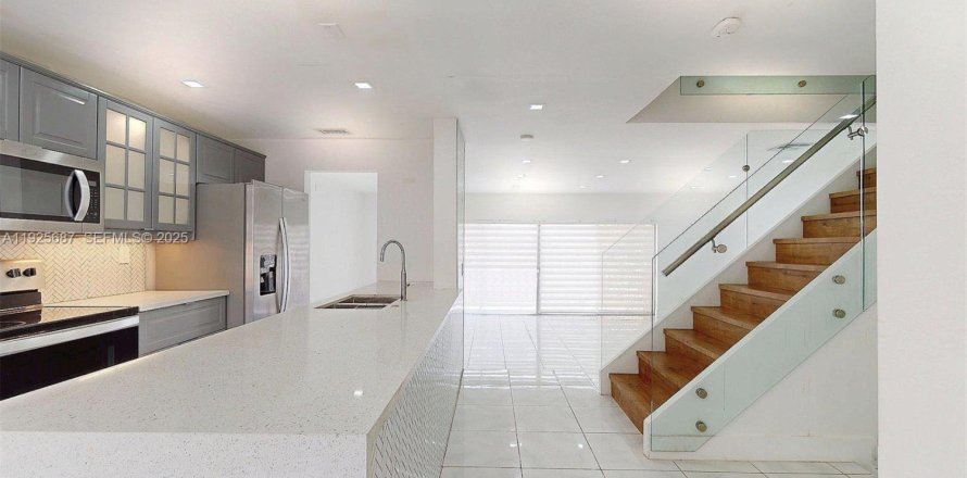 Adosado en Plantation, Florida 4 dormitorios, 187.66 m2 № 1987853