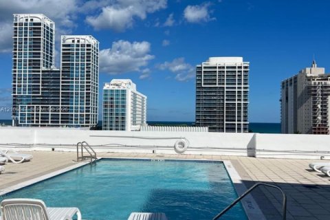 Condo in Miami Beach, Florida, 1 bedroom № 2428196 - photo 17