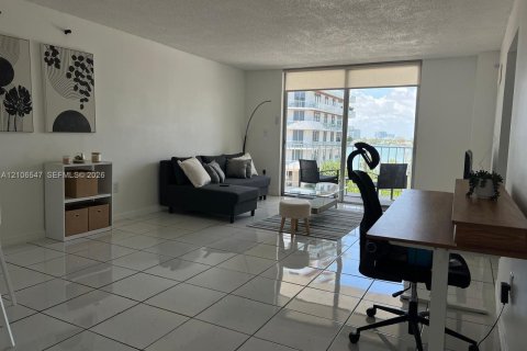 Condo in Miami Beach, Florida, 1 bedroom № 2428196 - photo 6