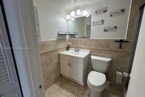 Condo in Miami Beach, Florida, 1 bedroom № 2428196 - photo 13