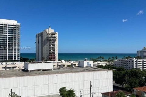 Condo in Miami Beach, Florida, 1 bedroom № 2428196 - photo 3