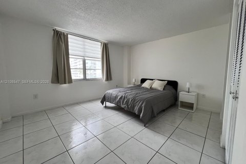 Condo in Miami Beach, Florida, 1 bedroom № 2428196 - photo 11