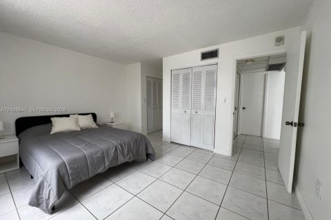 Condo in Miami Beach, Florida, 1 bedroom № 2428196 - photo 10