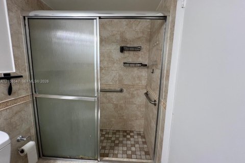 Condo in Miami Beach, Florida, 1 bedroom № 2428196 - photo 12