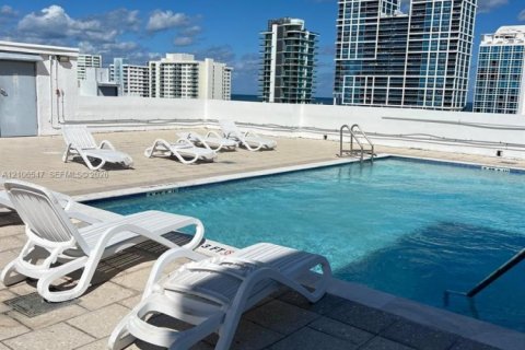 Condo in Miami Beach, Florida, 1 bedroom № 2428196 - photo 18