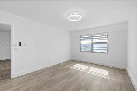 Condominio en venta en Pembroke Pines, Florida, 2 dormitorios, 110.74 m2 № 1972612 - foto 9