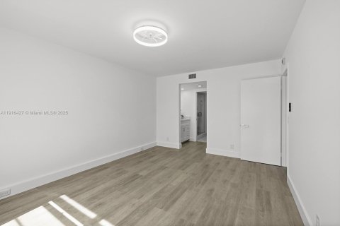 Condominio en venta en Pembroke Pines, Florida, 2 dormitorios, 110.74 m2 № 1972612 - foto 11