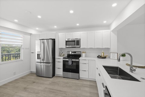 Condominio en venta en Pembroke Pines, Florida, 2 dormitorios, 110.74 m2 № 1972612 - foto 3