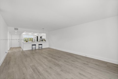 Condominio en venta en Pembroke Pines, Florida, 2 dormitorios, 110.74 m2 № 1972612 - foto 6
