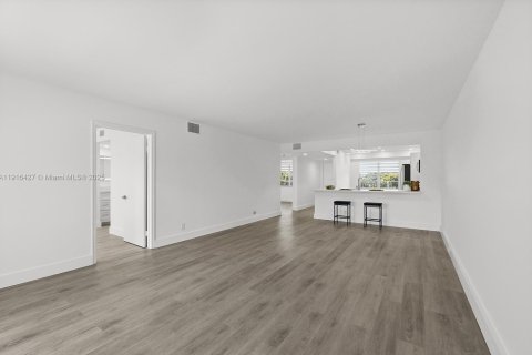 Condominio en venta en Pembroke Pines, Florida, 2 dormitorios, 110.74 m2 № 1972612 - foto 16