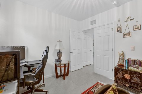 Купить виллу или дом в Порт-Сент-Луси, Флорида 3 спальни, 149.94м2, № 2029040 - фото 18