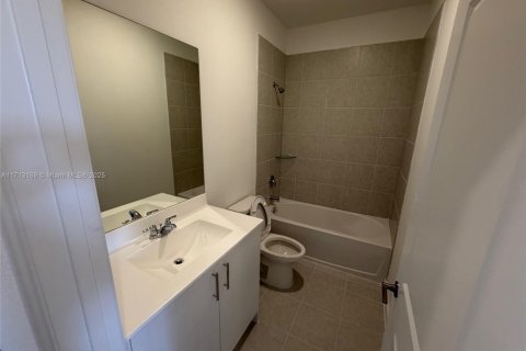 Adosado en alquiler en Homestead, Florida, 3 dormitorios № 2076879 - foto 18