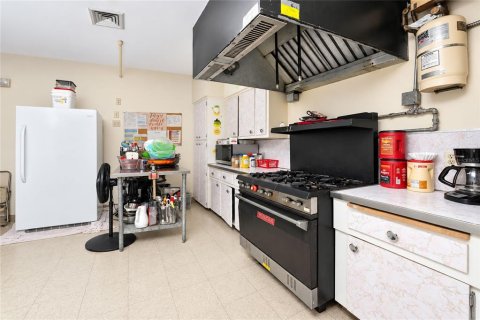 Immobilier commercial à vendre à Port Charlotte, Floride: 11 chambres, 466.65 m2 № 2411687 - photo 7