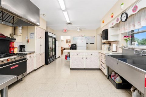 Immobilier commercial à vendre à Port Charlotte, Floride: 11 chambres, 466.65 m2 № 2411687 - photo 8