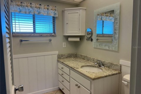 Condo in Sarasota, Florida, 2 bedrooms № 2229160 - photo 12