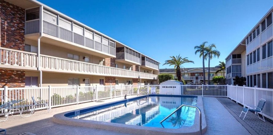 Condo in Sarasota, Florida, 2 bedrooms № 2229160