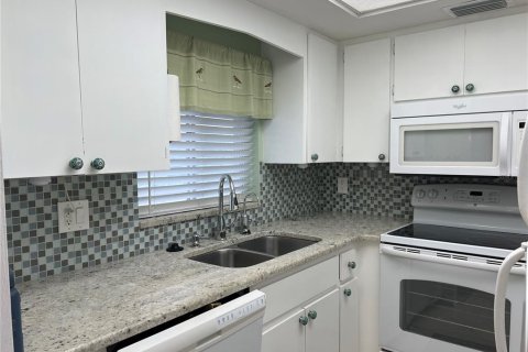 Condo in Sarasota, Florida, 2 bedrooms № 2229160 - photo 2