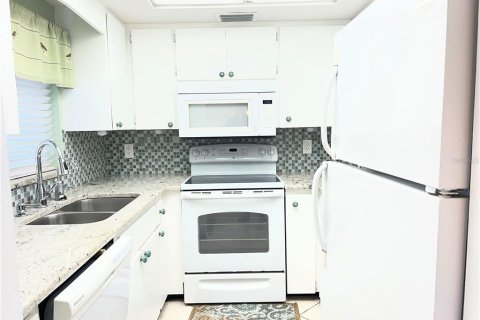 Condo in Sarasota, Florida, 2 bedrooms № 2229160 - photo 13