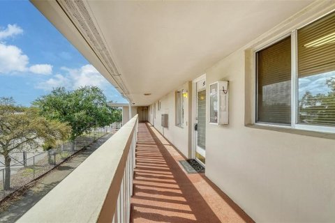 Condo in Sarasota, Florida, 2 bedrooms № 2229160 - photo 20