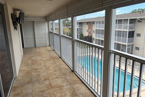 Condo in Sarasota, Florida, 2 bedrooms № 2229160 - photo 9