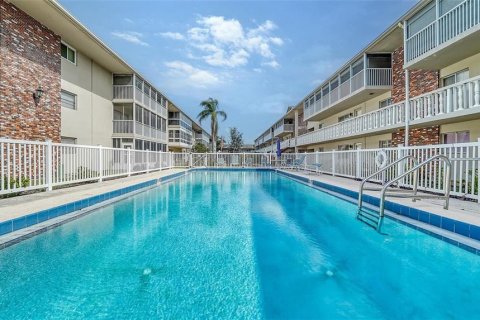 Condo in Sarasota, Florida, 2 bedrooms № 2229160 - photo 21