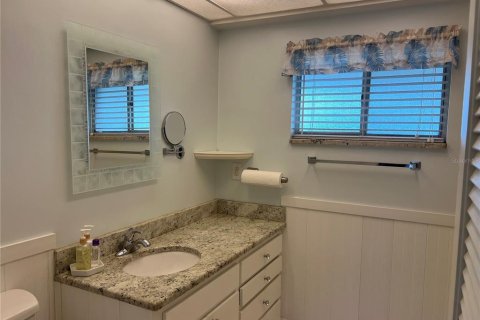 Condo in Sarasota, Florida, 2 bedrooms № 2229160 - photo 11