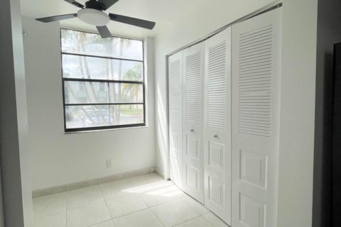 Condominio en venta en Margate, Florida, 1 dormitorio, 78.97 m2 № 2176043 - foto 12