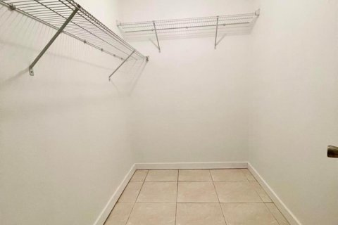 Condominio en venta en Margate, Florida, 1 dormitorio, 78.97 m2 № 2176043 - foto 18