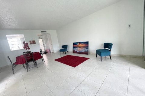 Condominio en venta en Margate, Florida, 1 dormitorio, 78.97 m2 № 2176043 - foto 16