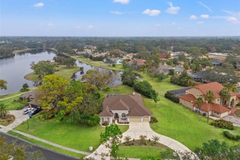 House in Spring Hill, Florida 4 bedrooms, 283.17 sq.m. № 1635877 - photo 1