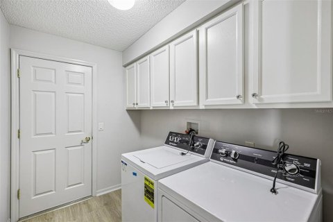 Casa en venta en The Villages, Florida, 3 dormitorios, 212.47 m2 № 2384454 - foto 28