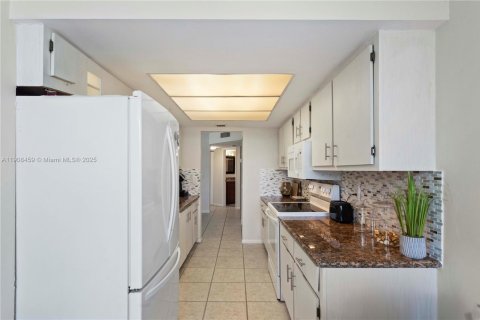 Condominio en venta en Fort Lauderdale, Florida, 2 dormitorios, 139.35 m2 № 1966000 - foto 21